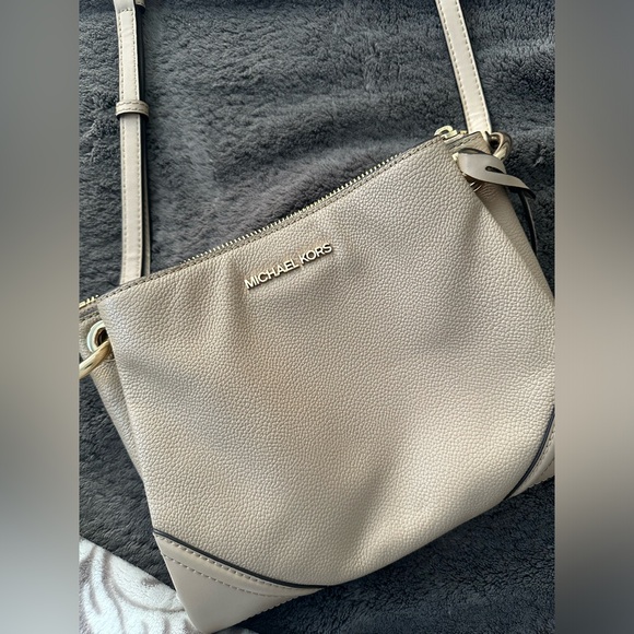 Michael Kors crossbody bag - Picture 2 of 6
